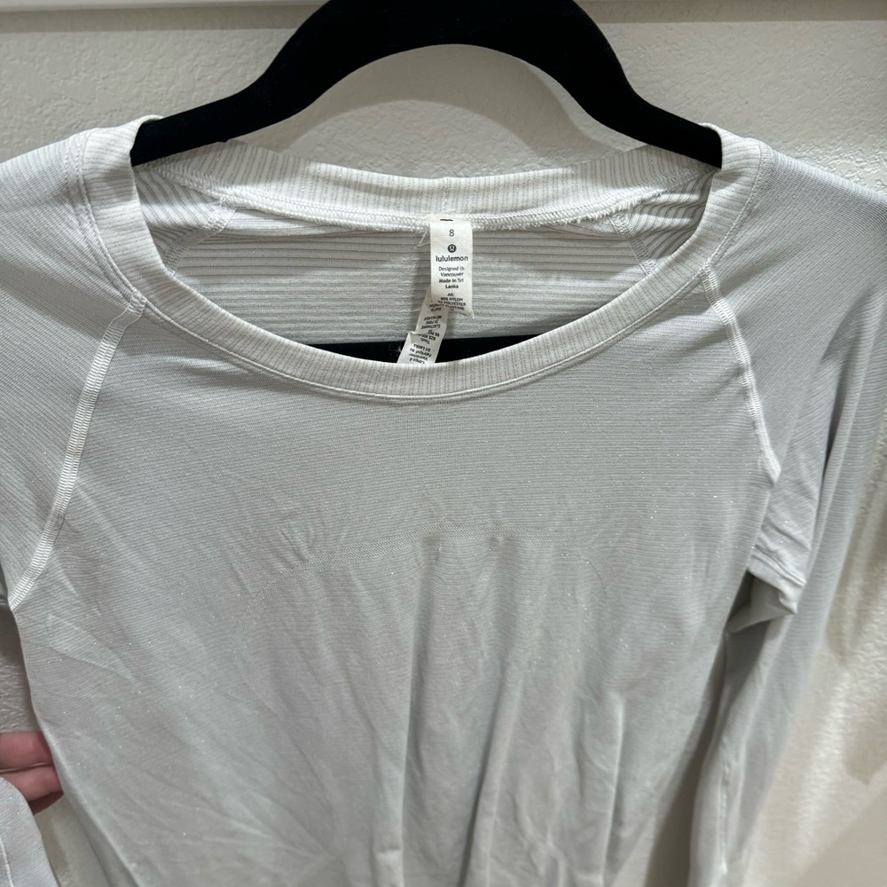 Lululemon Swiftly Tee White Sparkly Size 8 - image 2